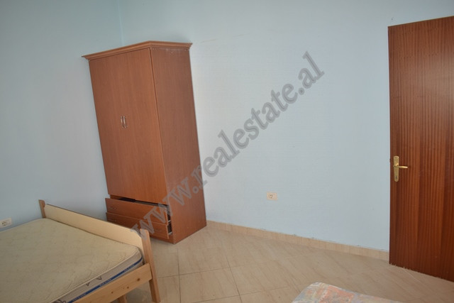 Drei-geschossige villa zum verkauf in der nähe der Elbasan-straße in Tirana