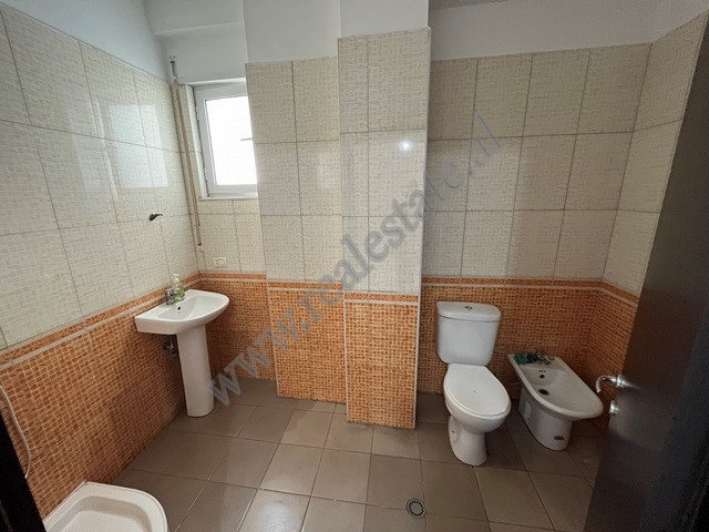 Apartamento de dois quartos à venda na área de fresk em Tirana, albânia (5)