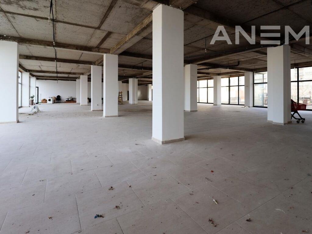 Espaço comercial para alugar de 630 metros quadrados em Fushë Kosovë