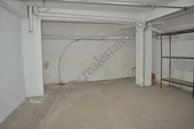 Almacén en venta cerca de la plaza wilson en Tirana, albania (2)