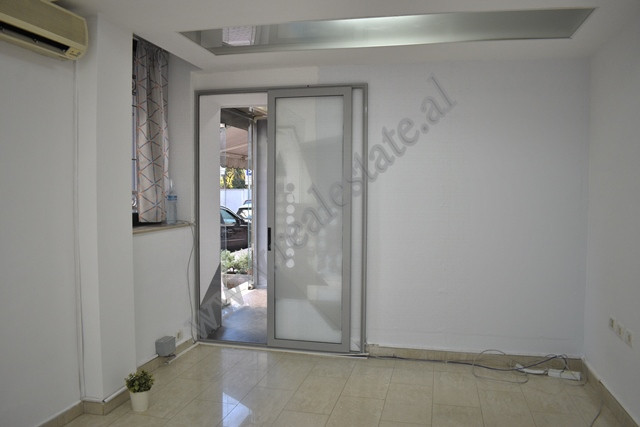 Espaço comercial para alugar perto da área bllok em Tirana, albânia (2)