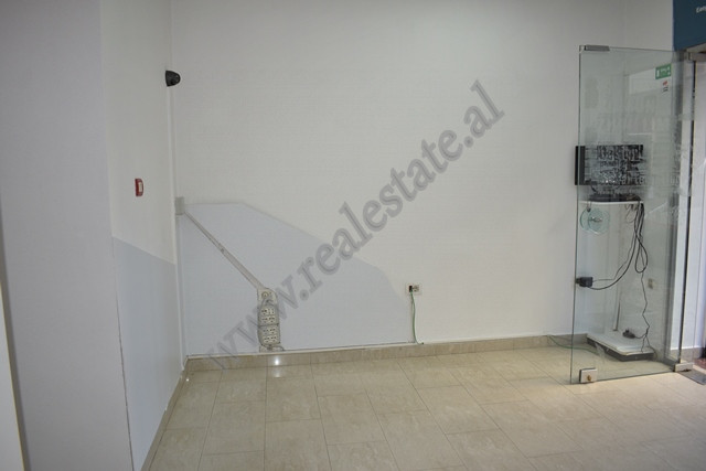 Espaço comercial para alugar perto da área bllok em Tirana, albânia (3)