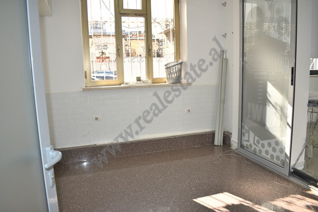 Espaço comercial para alugar perto da área bllok em Tirana, albânia (4)