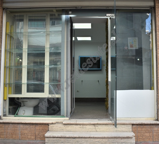 Espaço comercial para alugar perto da área bllok em Tirana, albânia (8)
