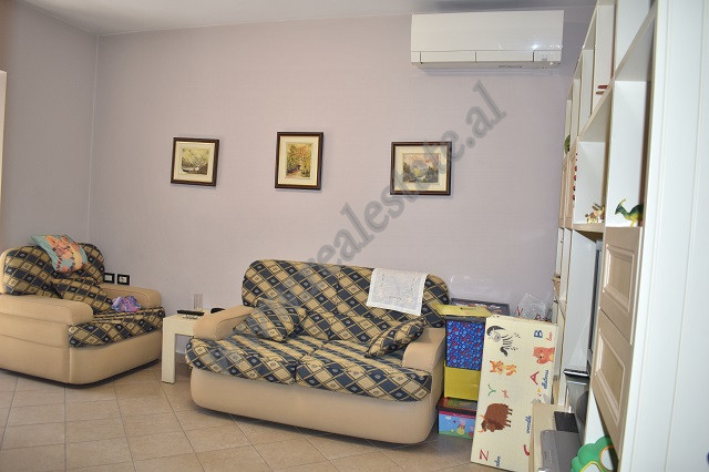Apartamento de dois quartos à venda perto da rua ferit xhajko em Tirana, albânia (3)