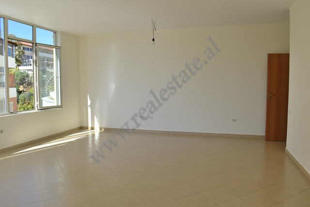 Apartamento de dois quartos à venda na área shkoze em Tirana, albânia