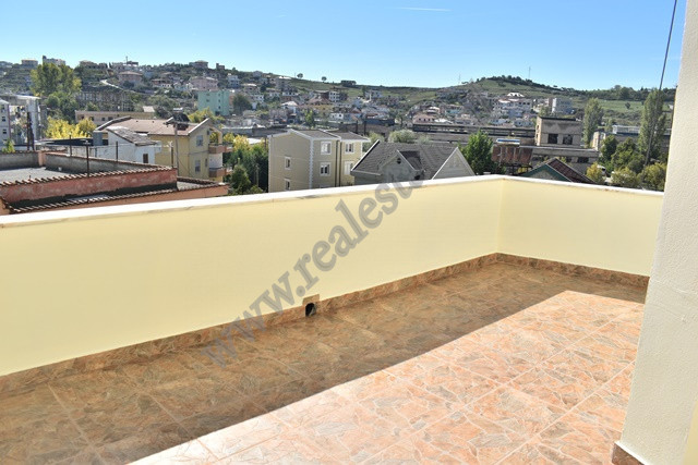 Apartamento de dois quartos à venda na área shkoze em Tirana, albânia