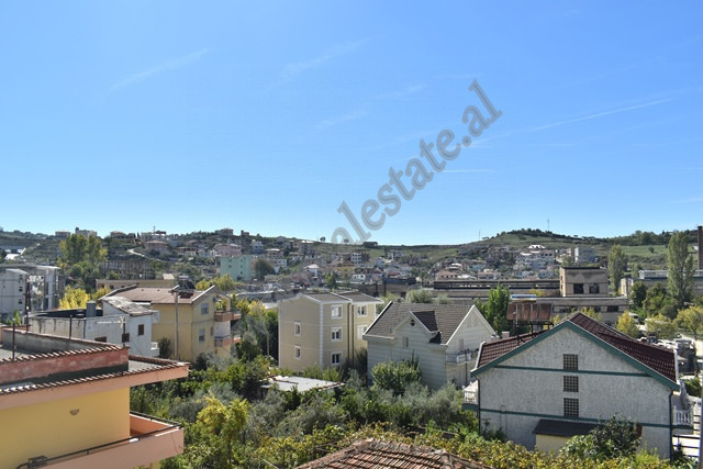 Apartamento de dois quartos à venda na área shkoze em Tirana, albânia