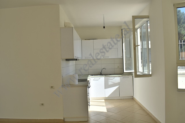Apartamento de dois quartos à venda na área shkoze em Tirana, albânia