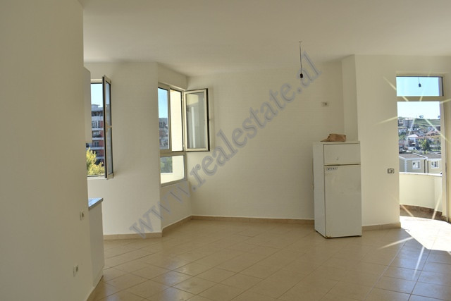 Apartamento de dois quartos à venda na área shkoze em Tirana, albânia