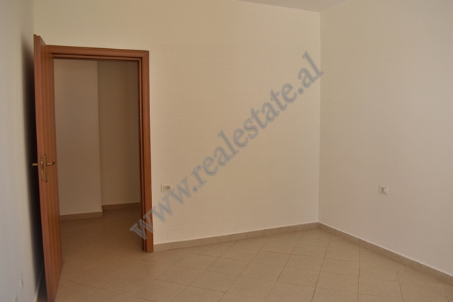 Apartamento de dois quartos à venda na área shkoze em Tirana, albânia