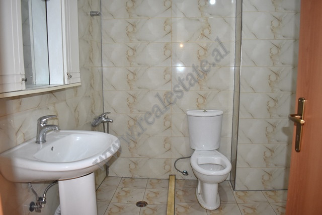 Apartamento de dois quartos à venda na área shkoze em Tirana, albânia