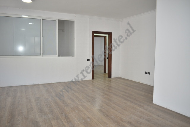 Zyrë për qira pranë parkut rinia në Tiranë, shqipëri