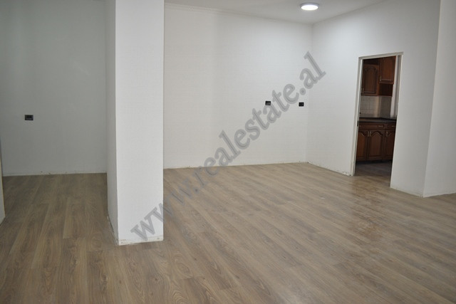Zyrë për qira pranë parkut rinia në Tiranë, shqipëri (3)