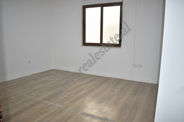 Zyrë për qira pranë parkut rinia në Tiranë, shqipëri (6)