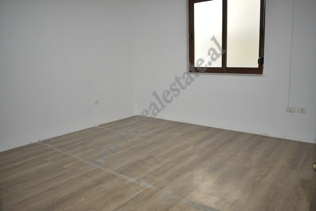 Zyrë për qira pranë parkut rinia në Tiranë, shqipëri (8)