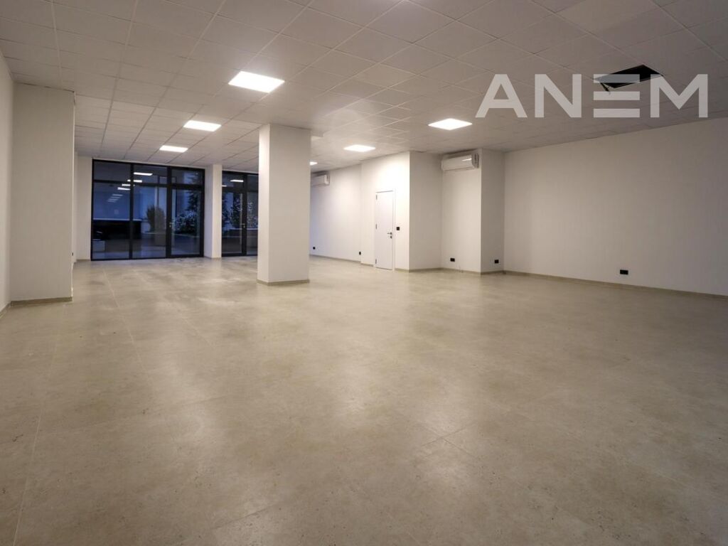 Local à louer 136m² à Mati 1