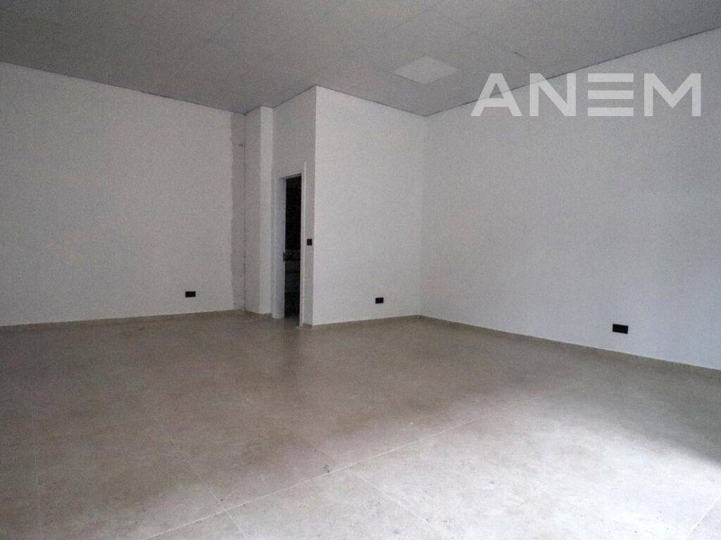 Espaço comercial para alugar 43m² em Mati 1