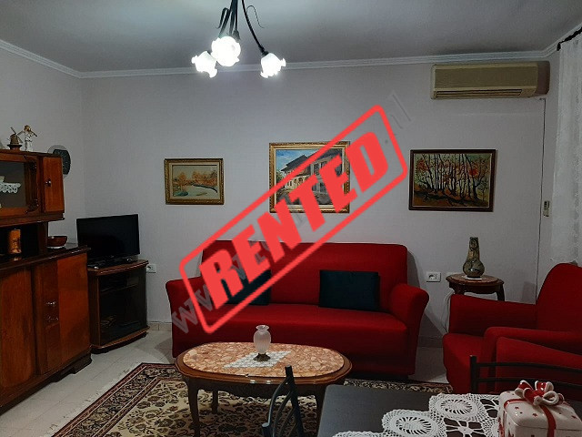 Appartement de deux chambres à louer dans le quartier bllok, à Tirana, albanie