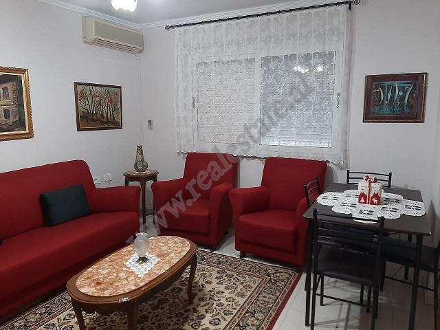 Appartement de deux chambres à louer dans le quartier bllok, à Tirana, albanie (2)