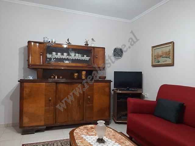 Appartement de deux chambres à louer dans le quartier bllok, à Tirana, albanie (3)