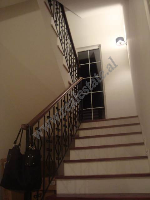 Villa de trois étages à vendre dans la résidence garden villas près de teg à Tirana