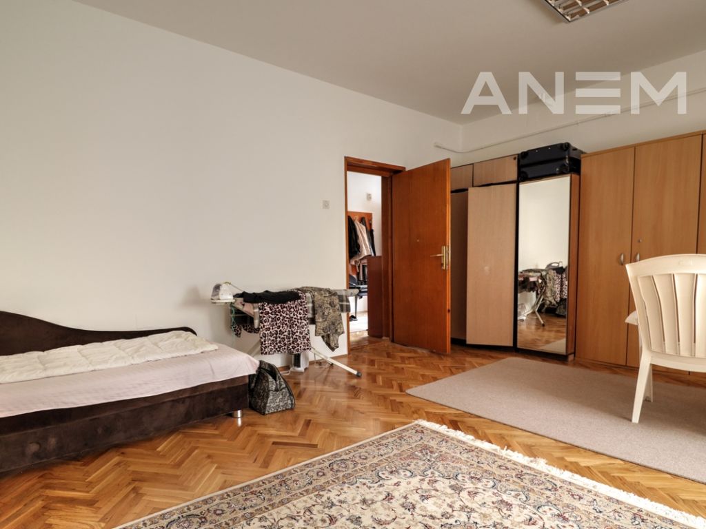 House for rent with 11 bedrooms in Arbëria