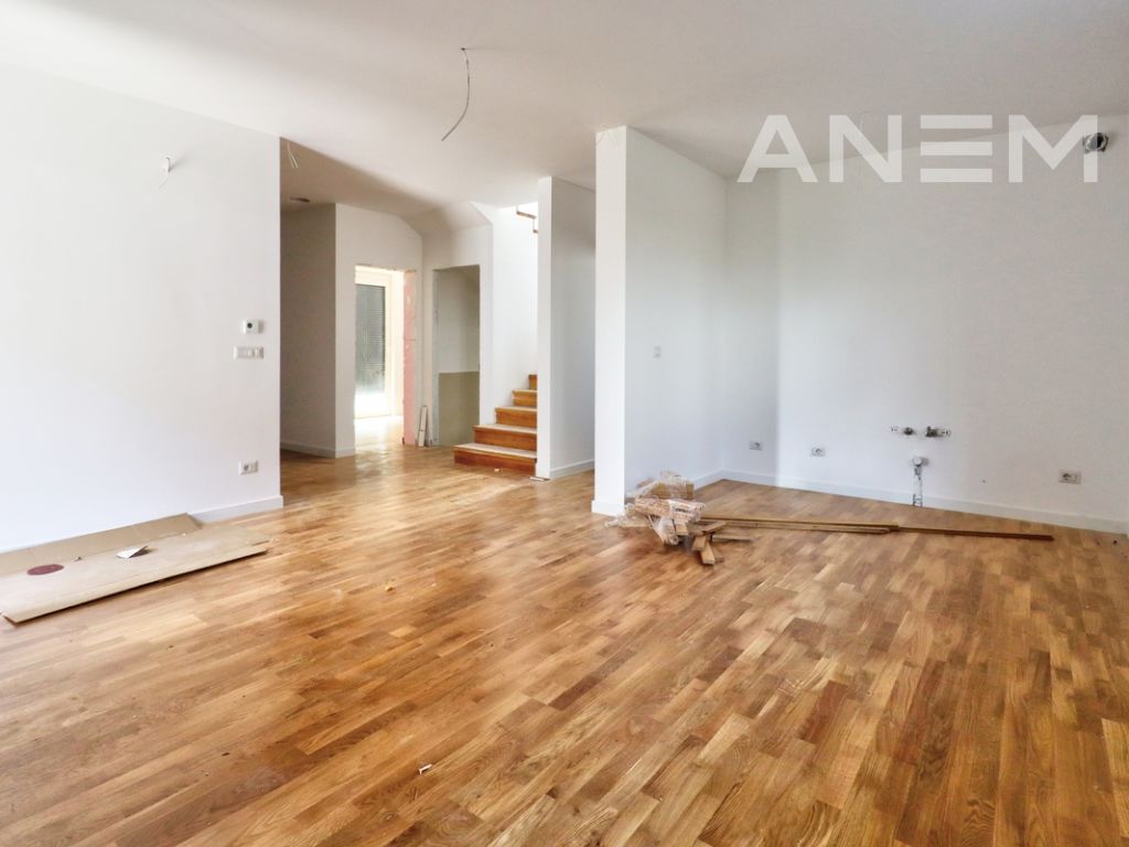 House for rent 190 square meters in priam neighborhood.