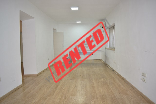 Espace de bureau à louer dans le quartier myslym shyri à Tirana, albanie