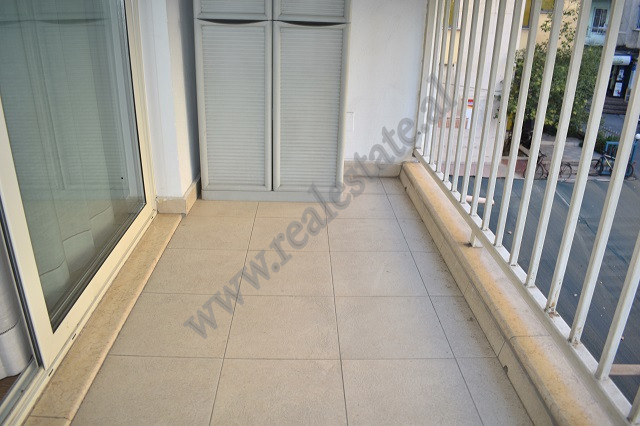 Espace de bureau à louer dans le quartier myslym shyri à Tirana