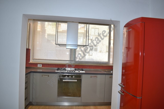 Espace de bureau à louer dans le quartier myslym shyri à Tirana, albanie (3)