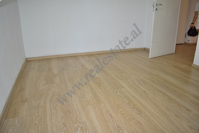 Espace de bureau à louer dans le quartier myslym shyri à Tirana, albanie (4)