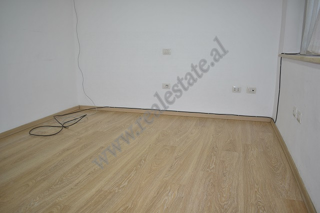 Espace de bureau à louer dans le quartier myslym shyri à Tirana, albanie (5)