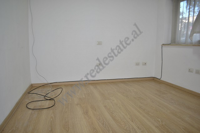 Espace de bureau à louer dans le quartier myslym shyri à Tirana, albanie (6)