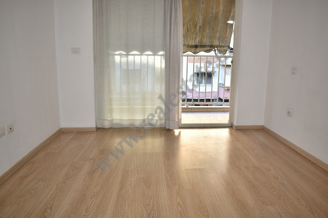 Espace de bureau à louer dans le quartier myslym shyri à Tirana, albanie (7)