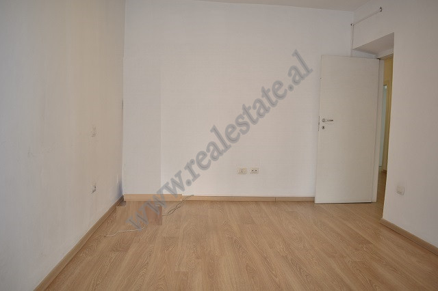 Espace de bureau à louer dans le quartier myslym shyri à Tirana