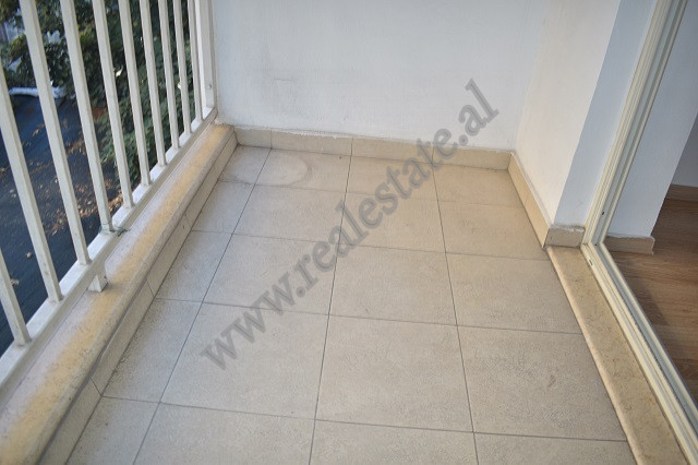 Espace de bureau à louer dans le quartier myslym shyri à Tirana