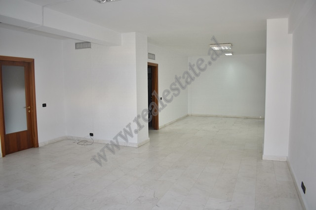 Espaço de escritório para alugar no centro de Tirana, albânia (2)