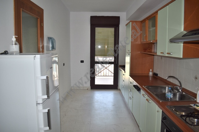 Espaço de escritório para alugar no centro de Tirana, albânia (3)