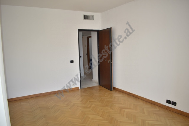 Espaço de escritório para alugar no centro de Tirana, albânia (6)