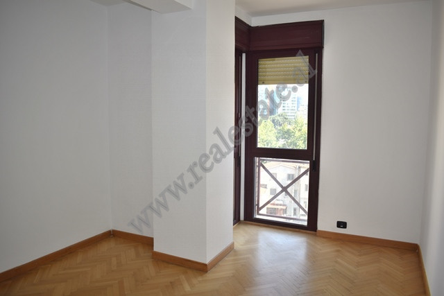 Espaço de escritório para alugar no centro de Tirana, albânia (8)