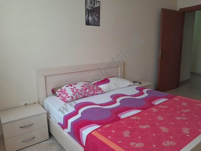 Appartamento con due camere da letto in affitto vicino al lago artificiale, a Tirana. (5)