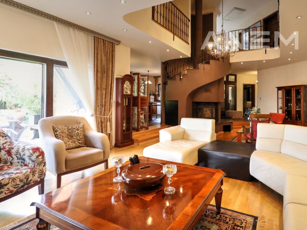 House for rent with 4 bedrooms in qëndresa neighborhood