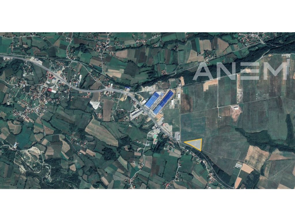 Terreno en venta 150 ares en la magistral Pejë - Prishtinë