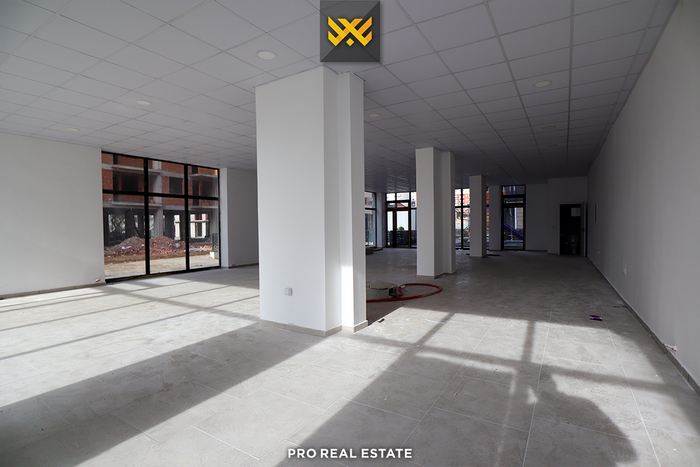 Local commercial de 185m² à louer à Fushë Kosovë