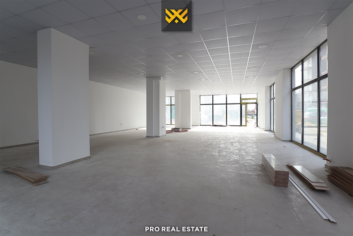 Local commercial de 185m² à louer à Fushë Kosovë