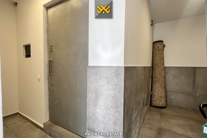 Espacio de 120m² en alquiler en kodra e trimave