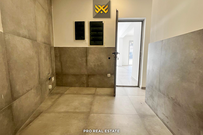 Espacio de 120m² en alquiler en kodra e trimave