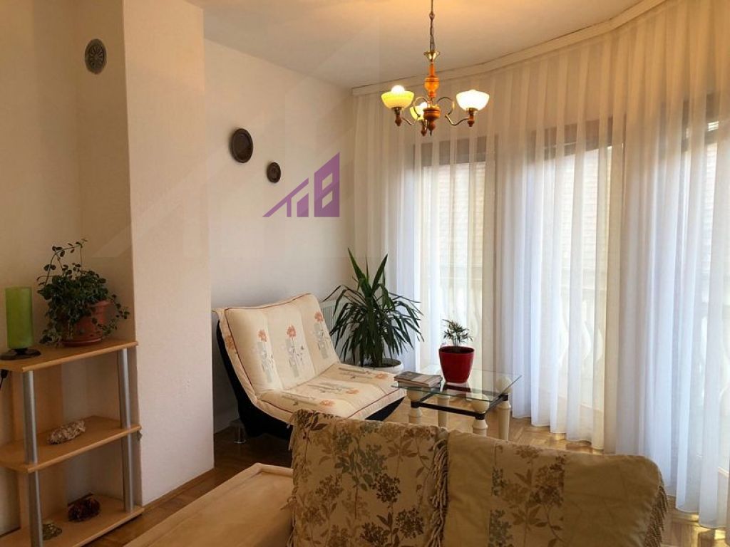 Apartament me qira me 3 dhoma gjumi në Tophane