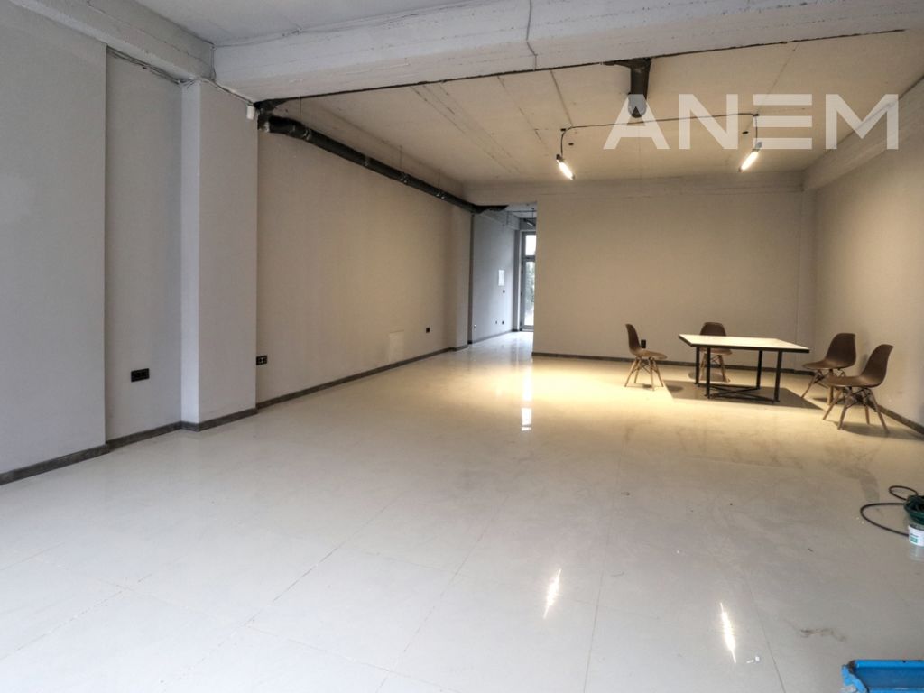Lokal me qira 103 metra katror në rrugën c